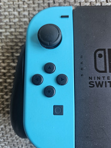 Nintendo Switch V2 Neon Blue/Red (9 foto / 10)