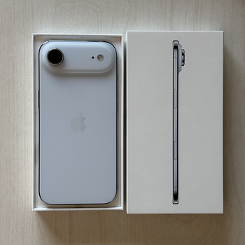 Apple iPhone Air 256GB небесно-голубой, как новый! Аккумулят