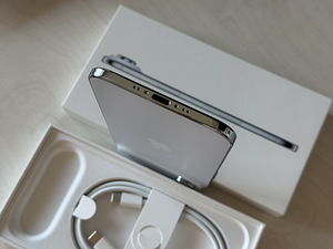 Apple iPhone Air 256GB небесно-голубой, как новый! Аккумулят (4 фото из 8)