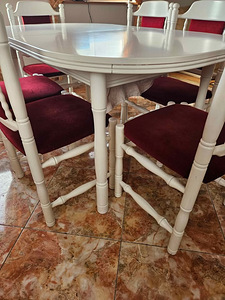 Стол и стулья (3 фото из 4)