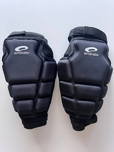 Новые защитные наколенники Spokey Rodeo S/M (1 фото из 3)