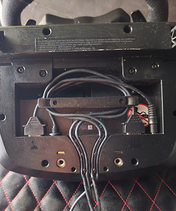 Logitech G923 TrueForce rool, käigukast ja pedaalid PS4/PS5/PC jaoks (5 foto / 6)