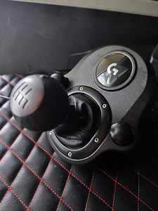 Logitech G923 TrueForce rool, käigukast ja pedaalid PS4/PS5/PC jaoks (3 foto / 6)