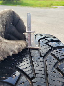 Nokian Hakkapeliitta 5 225/65R17 (6 foto / 7)