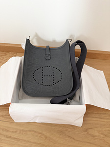 Hermes Evelyn (1 фото из 4)