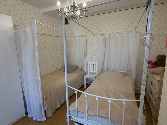 Müüa 2 kaunist valget metallvoodit 90×200 cm