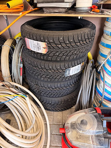 Müüa UUED Nokian Hakkapeliitta C4 naastrehvid 215/60 R17C (1 foto / 4)