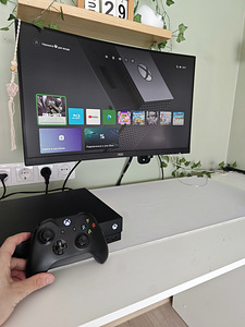 Konsool Xbox one x 1tb (2 foto / 6)
