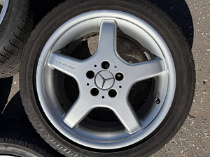 18" оригинальные диски Mercedes-Benz AMG 5x112 + летние шины (1 фото из 8)