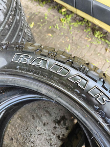 285/50R22 Radar Renegade AT5 (4 foto / 5)