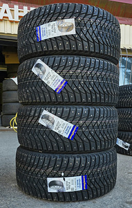 R20 rehvid 255 40 20 Goodyear Ultra Grip Arctic 2 dot23 (1 foto / 2)
