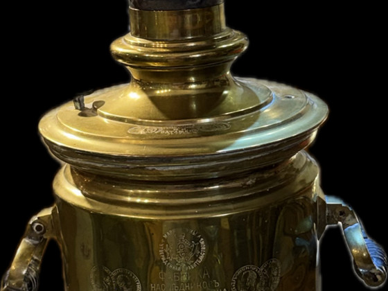 Vana puuküttega Bataševi samovar.