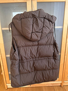 Пуховый жилет Gant, р. L (5 фото из 7)
