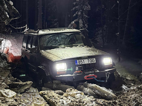 Jeep xj 4.0 AT 135kw