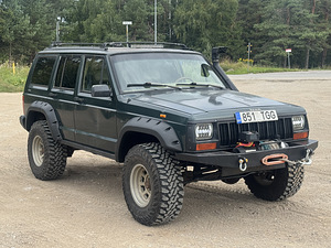 Jeep xj 4.0 AT 135 кВт (2 фото из 13)
