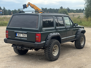 Jeep xj 4.0 AT 135 кВт (3 фото из 13)