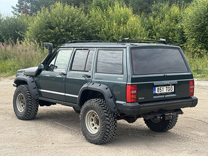 Jeep xj 4.0 AT 135 кВт (4 фото из 13)