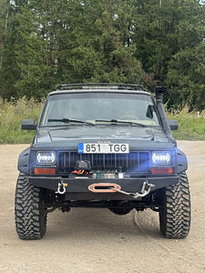 Jeep xj 4.0 AT 135 кВт (5 фото из 13)