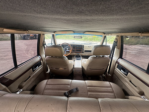 Jeep xj 4.0 AT 135 кВт (7 фото из 13)