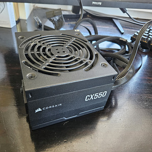 Corsair CX Series CX550 550W 80 PLUS Bronze блок питания (2 фото из 2)