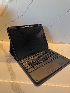 Klaviatuuriga ümbris iPad 11-le (10.9) (1 foto / 3)
