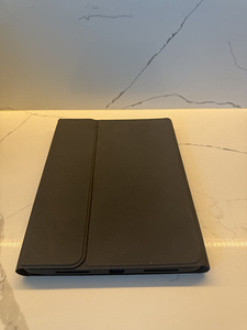 Klaviatuuriga ümbris iPad 11-le (10.9) (3 foto / 3)
