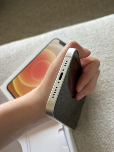 iPhone 12 128 GB White + Original USB-C Cable (8 foto / 8)