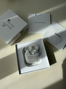 Apple AirPods (1) (1 фото из 1)