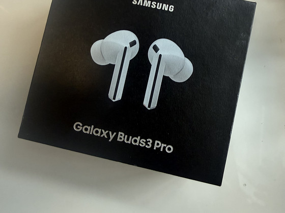 SAMSUNG BUDS 3 Pro