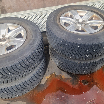 Toyota Land Cruiser 120 veljed.
