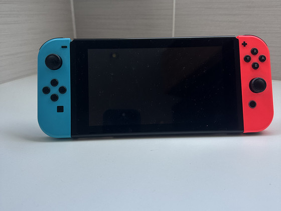 Nintendo Switch Original + Mario Kart Deluxe game