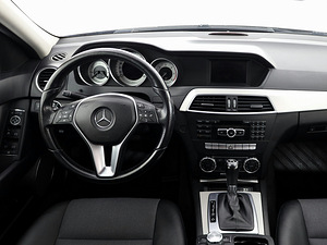 Mercedes-Benz C 220 Avantgarde Facelift ATM 2.1 CDI 125kW (5 фото из 7)