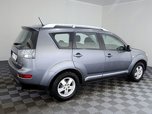 Mitsubishi Outlander Comfort 4x4 2.0 Di-D 103kW (3 foto / 7)