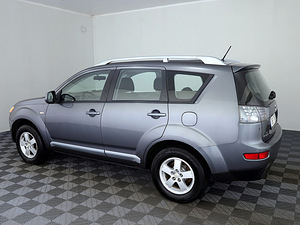Mitsubishi Outlander Comfort 4x4 2.0 Di-D 103kW (4 foto / 7)