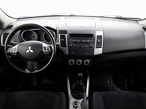 Mitsubishi Outlander Comfort 4x4 2.0 Di-D 103kW (5 foto / 7)