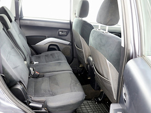 Mitsubishi Outlander Comfort 4x4 2.0 Di-D 103kW (7 foto / 7)