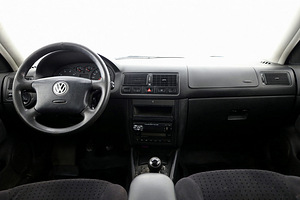 Volkswagen Golf Comfortline 1.4 55kW (5 фото из 7)