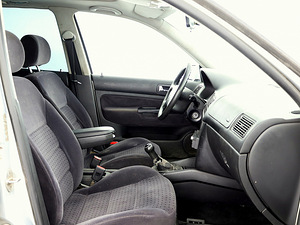 Volkswagen Golf Comfortline 1.4 55kW (6 фото из 7)