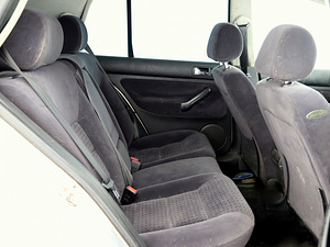 Volkswagen Golf Comfortline 1.4 55kW (7 фото из 7)
