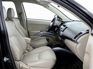 Mitsubishi Outlander Luxury 2.0 DI-D 103kW (6 фото из 9)
