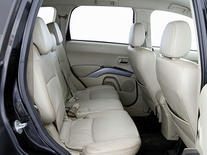 Mitsubishi Outlander Luxury 2.0 DI-D 103kW (7 фото из 9)