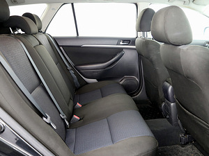 Toyota Avensis Linea Sol Facelift ATM 1.8 95kW (7 фото из 7)