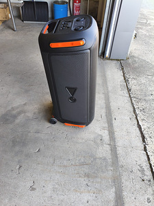 JBL Partybox 710 (2 фото из 5)