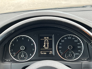 VOLKSWAGEN TIGUAN (9 foto / 11)