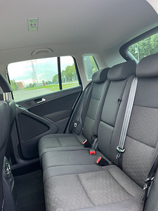 VOLKSWAGEN TIGUAN (11 foto / 11)