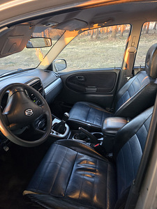 Suzuki grand vitara (5 фото из 6)