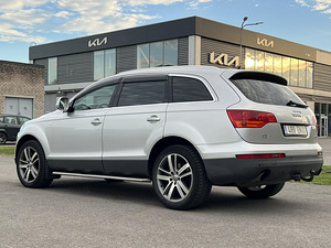 AUDI Q7 (6 foto / 11)
