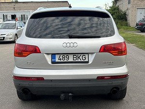 AUDI Q7 (8 foto / 11)
