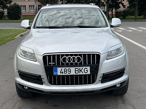AUDI Q7 (3 foto / 11)