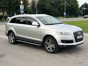 AUDI Q7 (2 foto / 11)